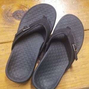 Vionic flip flops